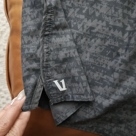 Vuori Gray Men's Shorts Large - Picture 4 of 4